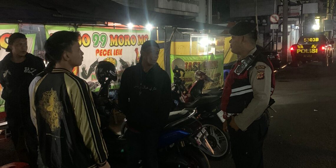 Ciptakan situasi keamanan dan ketertiban di masyarakat, Polsek Gunungpuyuh melaksanakan kegiatan patroli malam