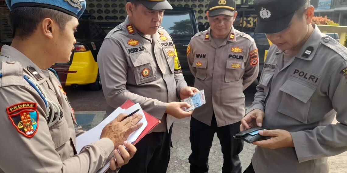 Kegiatan Gaktibplin Dilaksanakan Oleh  Kapolsek dan Ps. Kanit Propam Polsek Sukalarang terhadap seluruh anggota Polsek Sukalarang