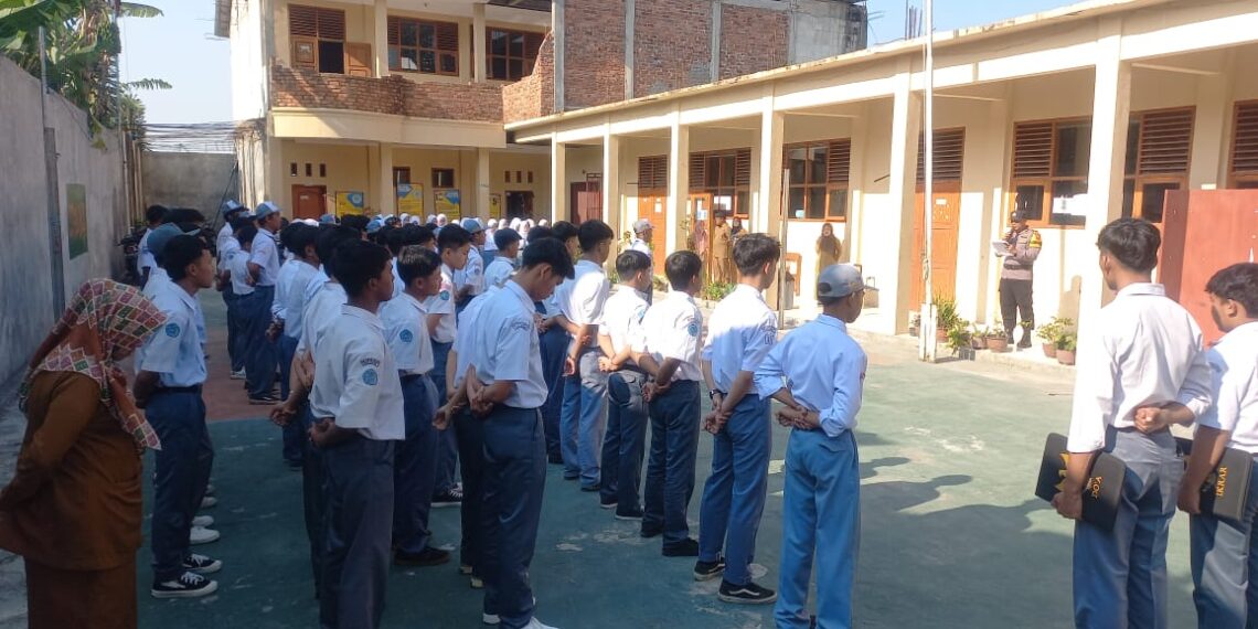 JADI PEMBINA UPACARA BHABINKAMTIBMAS POLSEK SUKABUMI