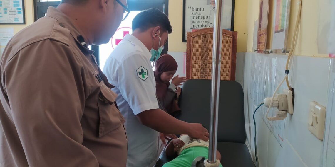 Anggota Polsek Kebon Pedes Mengantar Balita Didapati dalam kondisi kejang
