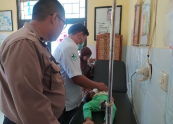 Anggota Polsek Kebon Pedes Mengantar Balita Didapati dalam kondisi kejang