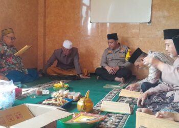 Tingkatkan Keimanan,Kapolek Sukalarang Menghadiri Pengajian Rutin Bersama Ketus MUI di Masjid Darul Fallah Sukalarang