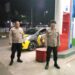 Polisi Polsek Sukalarang Giat Patroli Dialogis Malam Antisipasi Gangguan Kamtibmas Di SPBU