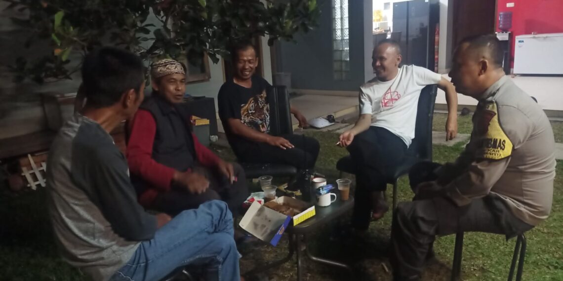 Menjaga Situasi Kamtibmas Agar Selalu Aman Bhabinkamtibmas Rutin Sambang Dan Dialogis Ke warga Diwilayah Binaan