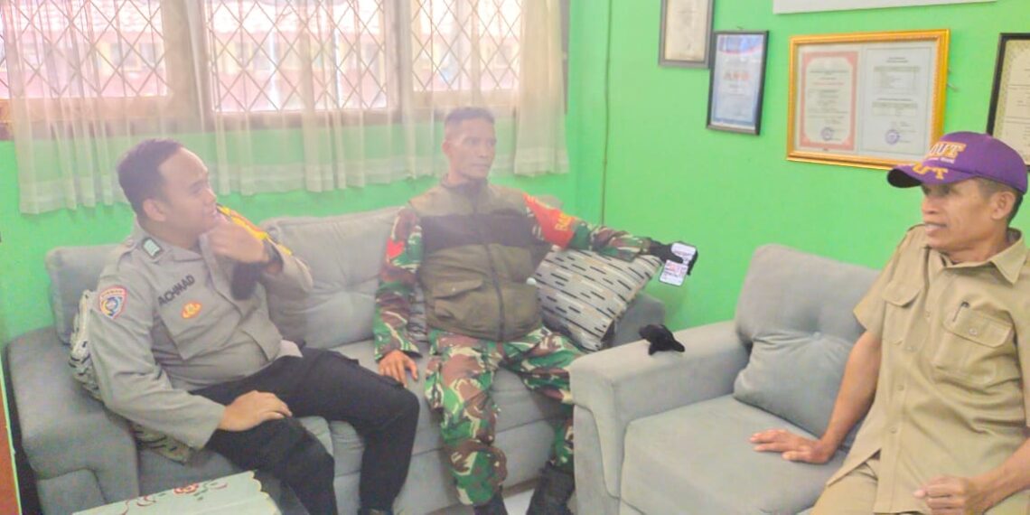 Sinergitas TNI-POLRI Bhabinkamtibmas bersama Babinsa    sambang dan Dialogis kepada Kepala Sekolah SD Nanggeleng.