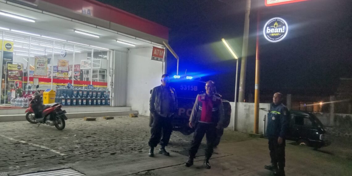 Personil Polsek kadudampit Lakukan Patroli Malam antipasi gukamtibmas