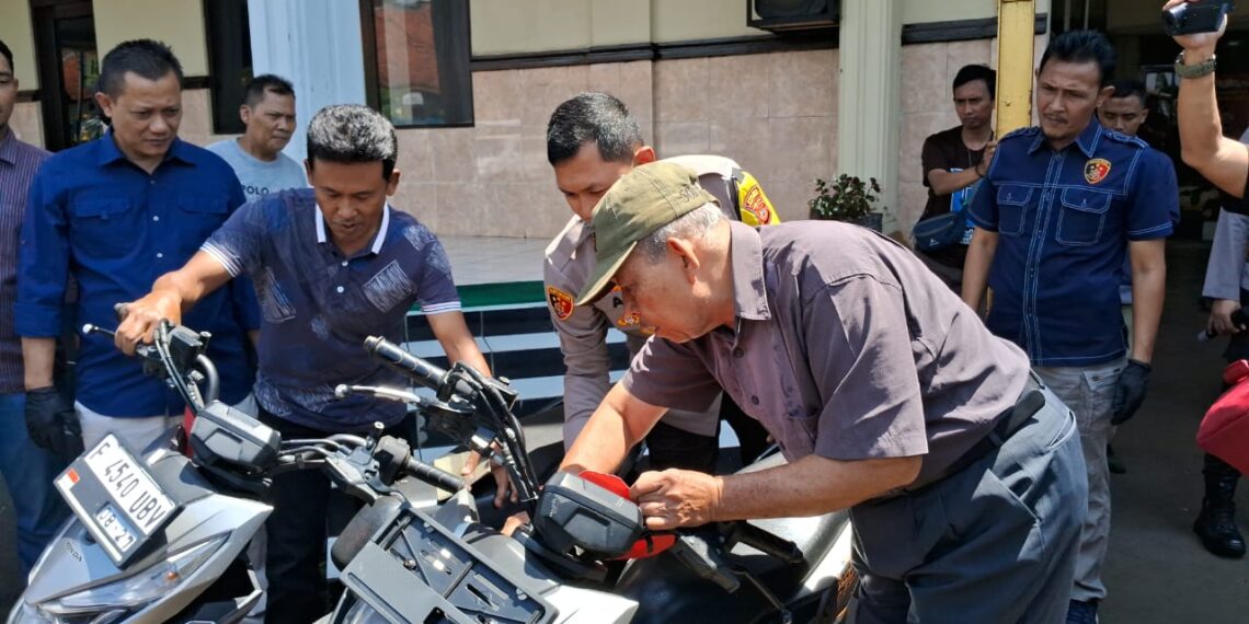 Dua Korban Curanmor di Sukabumi Sumringah, Motornya Yang Sempat Hilang Dikembalikan Polisi