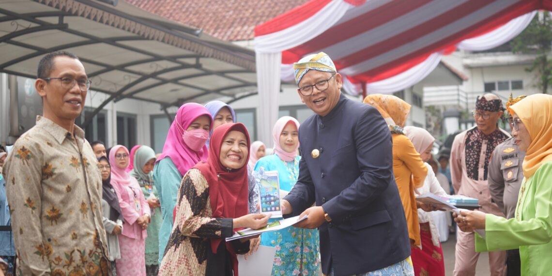 Apel Pagi Peringatan Hari Kesehatan Nasional di Kantor Dinkes Kota Sukabumi
