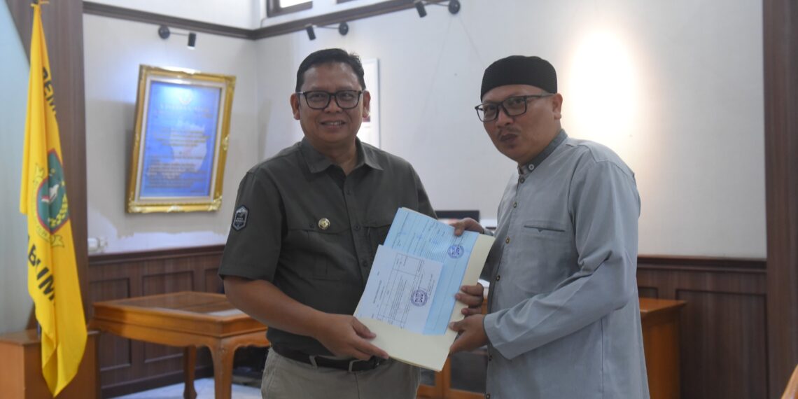 Penyerahan Bantuan Hibah Kepada Lembaga Keagamaan dan Lembaga Masyarakat