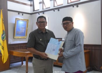 Penyerahan Bantuan Hibah Kepada Lembaga Keagamaan dan Lembaga Masyarakat