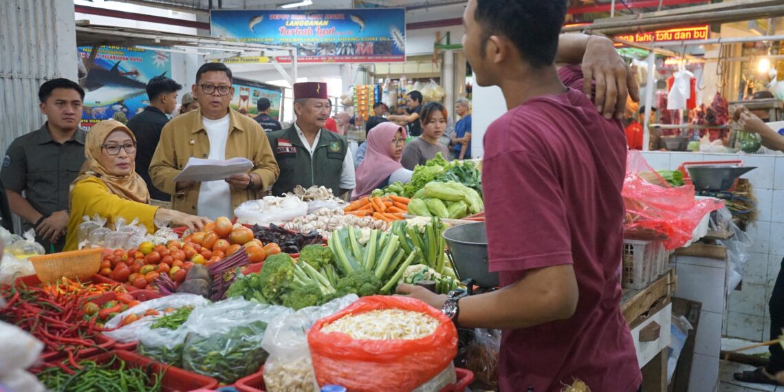 Penjabat Wali Kota Sukabumi Pantau Harga Sembako Pasar Pelita