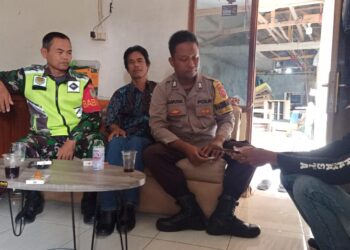 Bhabinkamtibmas Bersinergi dengan Babinsa Sambangi Warga Untuk Tingkatkan Harkamtibmas
