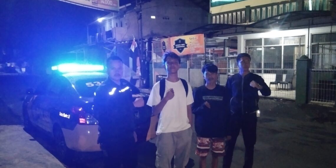 Antisipasi Gukamtibmas, anggota patroli Polsek Warudoyong Polres Sukabumi Kota Gencar Laksanakan Patroli Malam Hari.