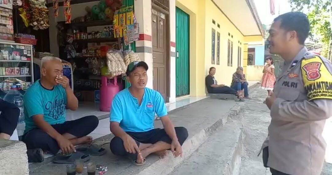Berikan Imbauan Kamtibmas Kepada Masyarakat Jelang Pemilu Tahun 2024 Bhabinkamtibmas Polsek Cibeureum Polres Sukabumi Kota