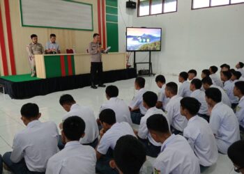 Jadi Pembina Upacara Kapolsek Sukaraja Di Smk Negeri 01 Pertanian Sukaraja