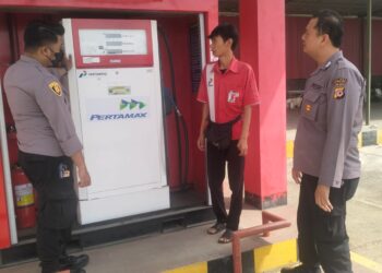 Polisi Polsek Sukalarang Giat Patroli Dialogis Antisipasi Gangguan Kamtibmas Di Pom mini