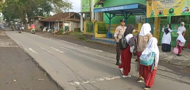 Polsek Cireunghas Laksanakan Pengaturan Pagi