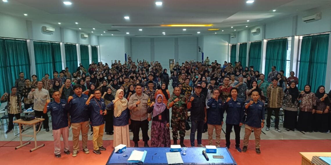 Hadiri Acara Pelantikan Kelompok Penyelenggara Pemungutan Suara (KPPS) Tingkat Kelurahan Warudoyong Ta 2024 Bhabinkamtibmas Kel Benteng