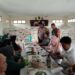 Lakukan Pengamanan dan Monitoring Pembagian Beras Bhabinkamtibmas Kelurahan Sukakarya Polsek Warudoyong