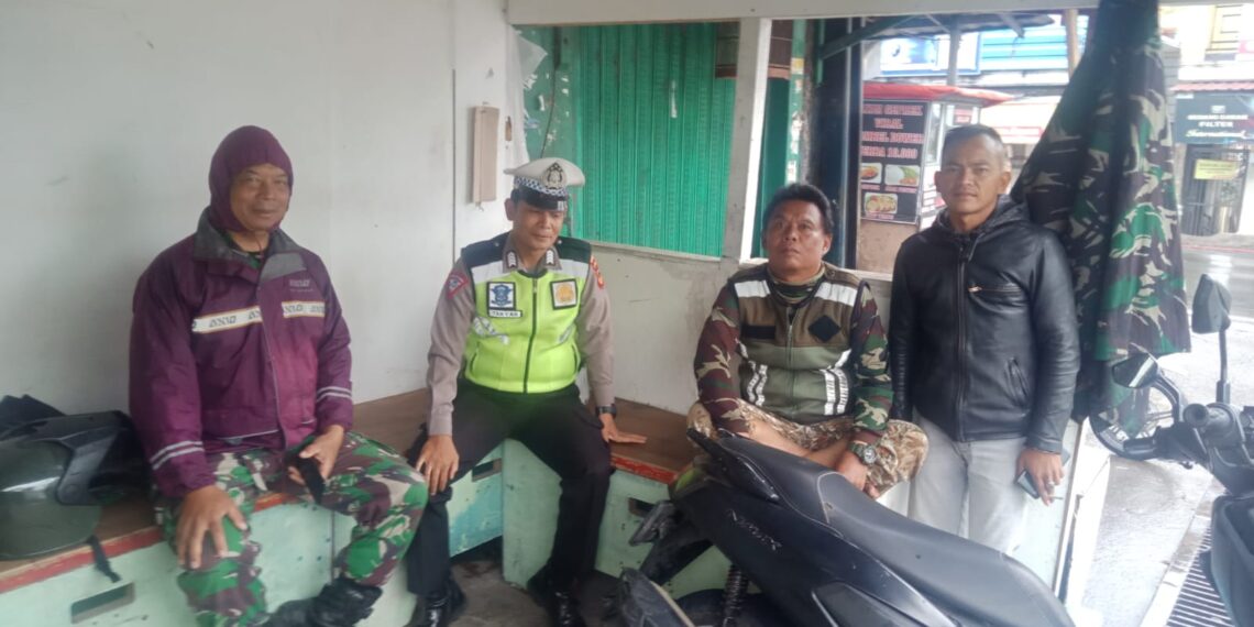 Senergitas TNI – Polri, Unit Lantas Polsek Sukalarang Laksanakan Himbauan Keselamatan Berlalulintas