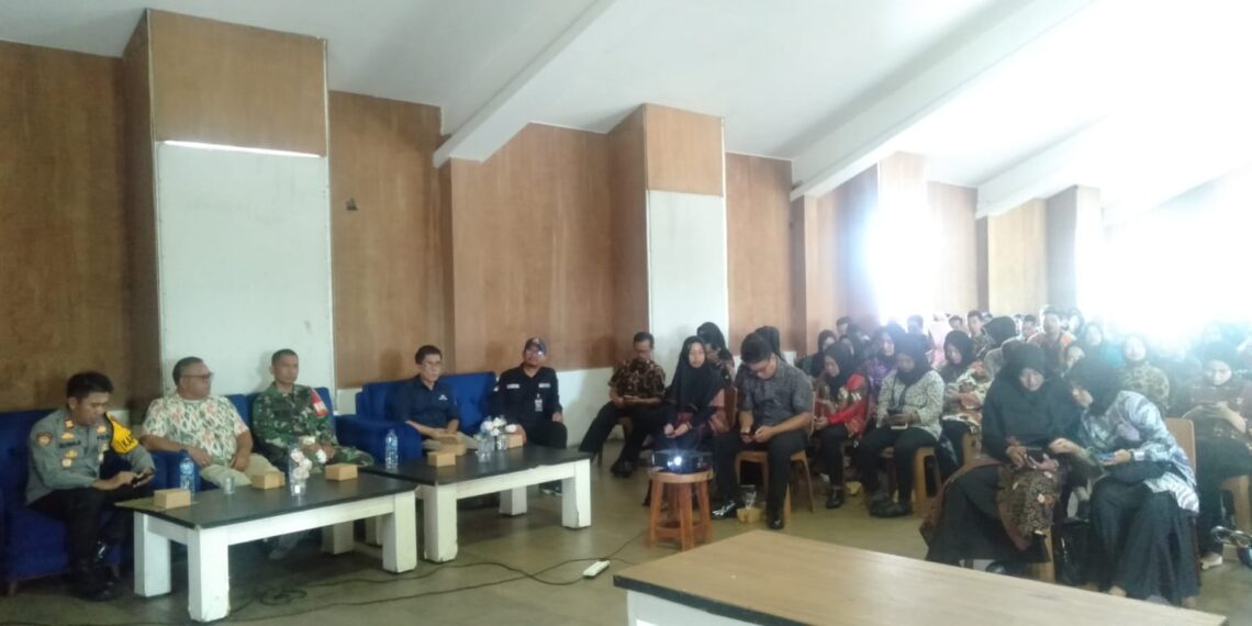 Kapolsek Cibeureum Polres Sukabumi Kota Menghadiri kegiatan Pelantikan KPPS