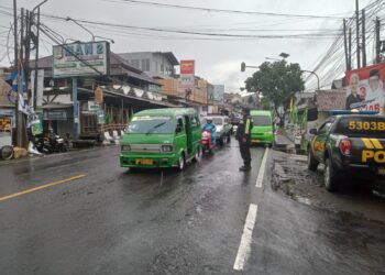 Gatur Pagi Polsek Gunung Puyuh Polres Sukabumi Kota Berikan Kelancaran Kepada Pengguna Jalan Raya Dan Anak Anak Sekolah