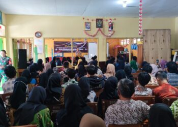 Kapolsek Sukaraja Hadiri Kegiatan Pelantikan Kelompok Penyelenggara Pemungutan Suara (Kpps) Tahun 2024  Se- Desa Sukaraja