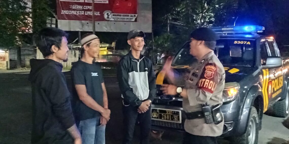 Ciptakan Rasa Aman Polsek Lembursitu Lakukan Patroli Malam