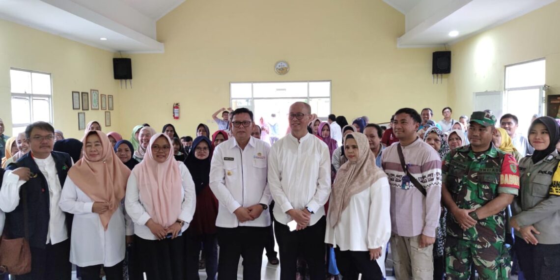 Anggota Bhabinkamtibmas Polwan Polsek Warudoyong Laksanakan Monitoring Penyaluran Bansos Berupa Beras
