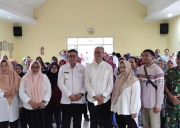 Anggota Bhabinkamtibmas Polwan Polsek Warudoyong Laksanakan Monitoring Penyaluran Bansos Berupa Beras