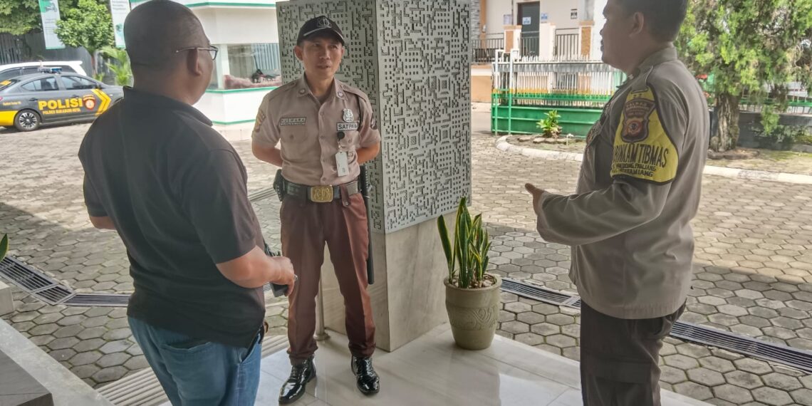 Guna menciptakan keamanan dan kondusif, Polsek Citamiang Patroli Dialogis dan Sambangi Warga.