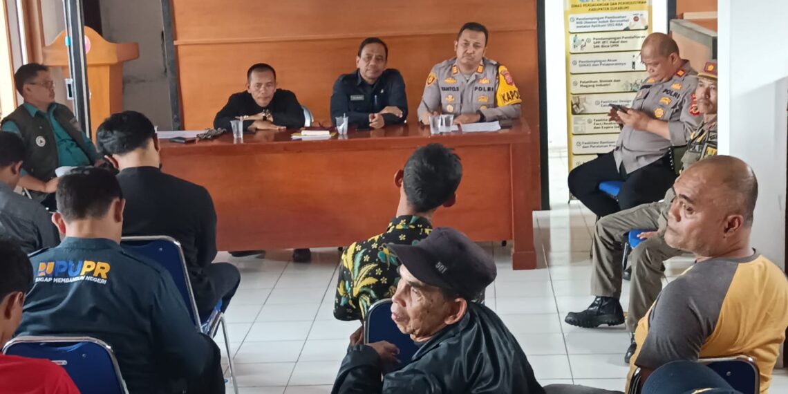 Kapolsek Cisaat Ciptakan Situasi Kamtibmas Kondusif Dengan Cara Tatap Muka Sambil Dialogis