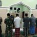 Bhabinkamtibmas bersama Babinsa Kelurahan Tipar Sholat Subuh Berjamaah.
