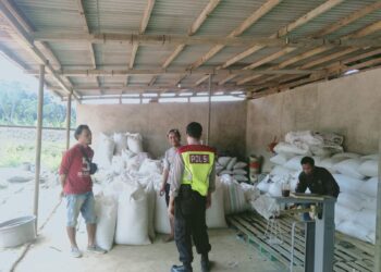 Wujudkan Keamanan Yang Kondusif, Polsek Cireunghas Laksanakan Patroli Dialogis