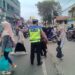 Antisipasi Kemacetan Sore, Personil Pos Pam  Polsek Sukalarang Melaksanakan Gatur Lalin Saat Jam Pulang Karyawan