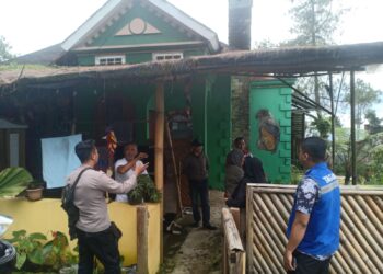 Bhabinkamtibmas Polsek Sukabumi Sambang Dengan Warga