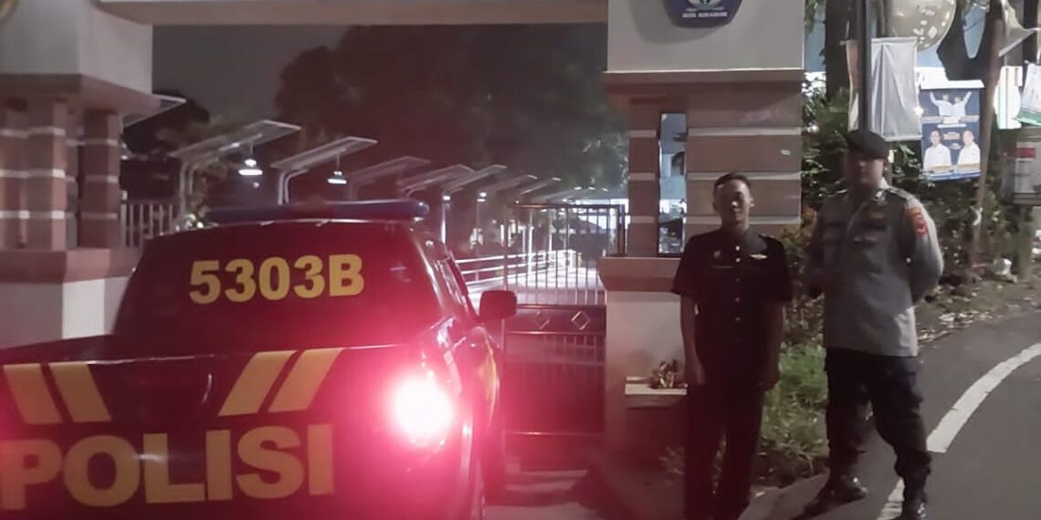 Dalam Mencegah Aksi Kejahatan Malam Hari Sambangi Sekolah Ketika Patroli Malam Salah Satu Upaya Polsek Gunungpuyuh