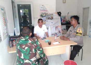 Bhabinkamtibmas Bersinergi dengan Babinsa Sambangi Warga Untuk Tingkatkan Harkamtibmas