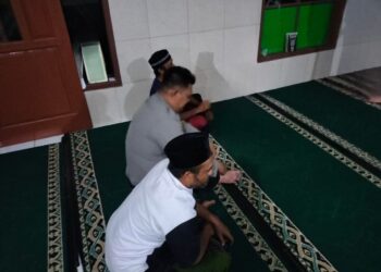 Lakukan Sholat Subuh Berjama’ah Bersama Warga Bhabinkamtibmas Polsek Warudoyong