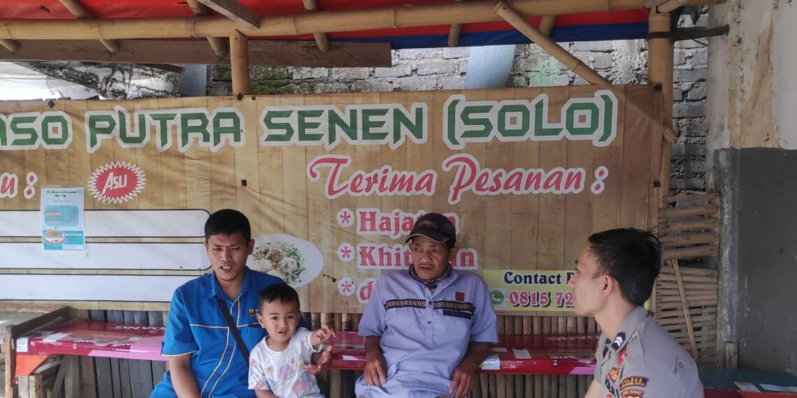 Petugas Polisi Rw Desa Kebon Pedes Melakukan Sambang dan Dialogis dengan Warga Binaan Sampaikan Himbau Kamtibmas
