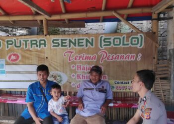 Petugas Polisi Rw Desa Kebon Pedes Melakukan Sambang dan Dialogis dengan Warga Binaan Sampaikan Himbau Kamtibmas
