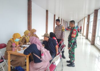 Sambangi Warga Untuk Tingkatkan Harkamtibmas Bhabinkamtibmas Bersinergi dengan Babinsa