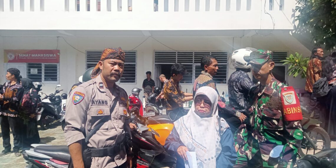 Babinkamtibmas Berikan Himbauan Gukamtibmas Datangi Warga Langsung