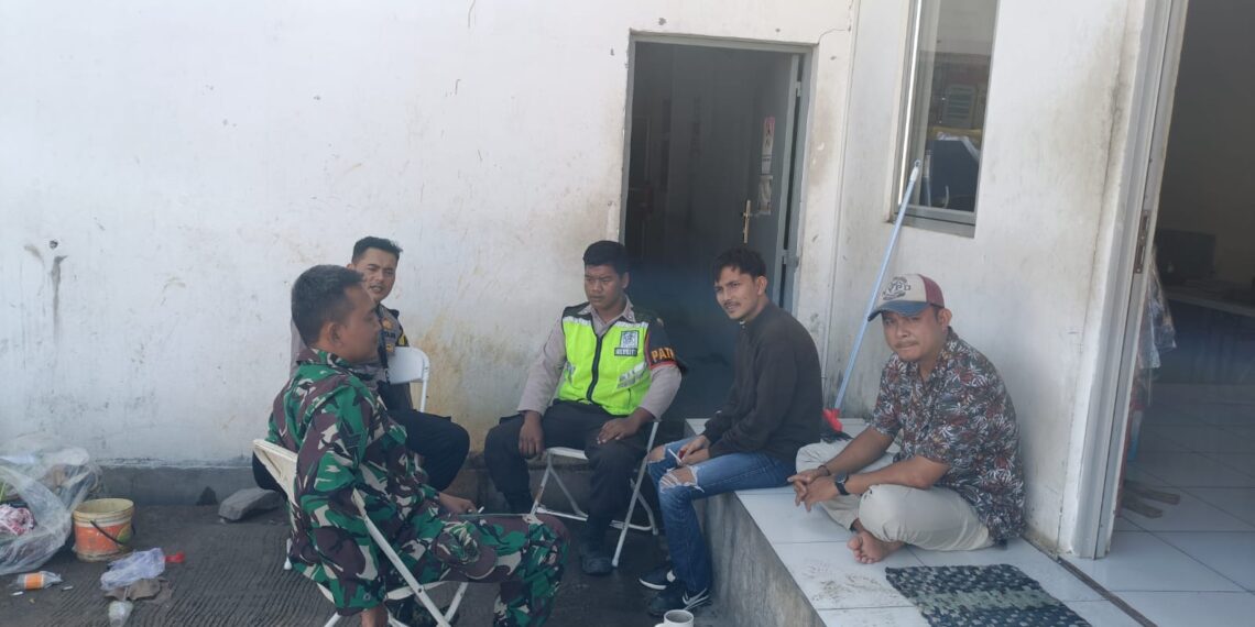 Dekati warga Babinkamtibmas bersinergi dengan Babinsa Sambangi Warga dan Berikan Imbauan Kamtibmas