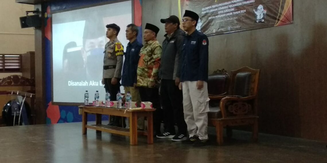 Bhabinkamtibmas Kel. Citamiang menghadiri Pelantikan Kelompok Penyelenggaraan Pemungutan Suara tingkat Kelurahan Citamiang.