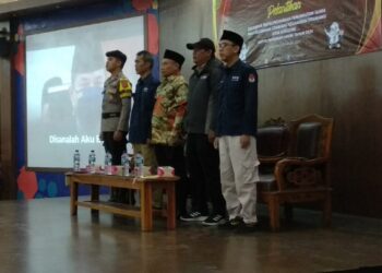 Bhabinkamtibmas Kel. Citamiang menghadiri Pelantikan Kelompok Penyelenggaraan Pemungutan Suara tingkat Kelurahan Citamiang.