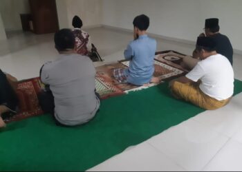 Bhabinkamtibmas Lakukan Sholat Subuh Berjama’ah Bersama Warga