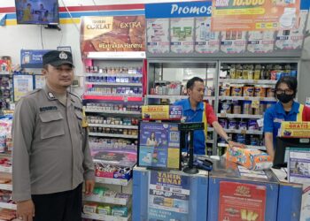 Patroli Mini Market Wilayah Hukum Polsek Kebon Pedes untuk Jaga Kamtibmas