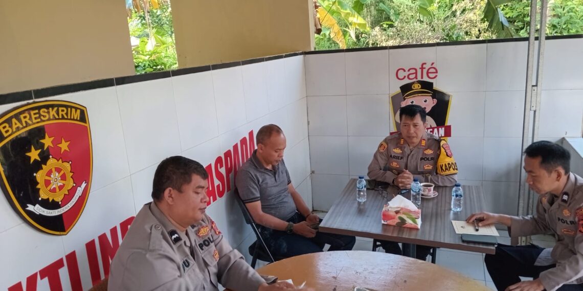 Pimpin Anev Mingguan, Kapolsek Gunungpuyuh Ingatkan Anggotanya Agar Lakukan Tugas Dengan Maksimal