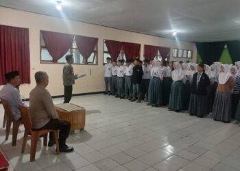 Berikan Himbauan Kamtibmas Kepada Siswa Siswi SMA N 5 Kapolsek Cibeureum